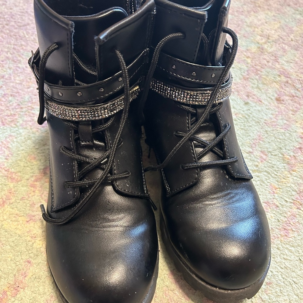 Girls so black combat boots size 5